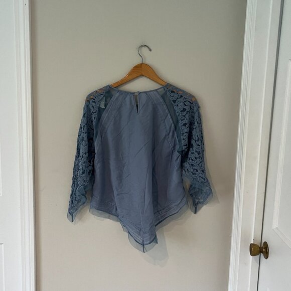 BCBGMAXAzria Powder Blue Lace Bell Sleeve Hankercheif Top Size Large - Picture 6 of 6